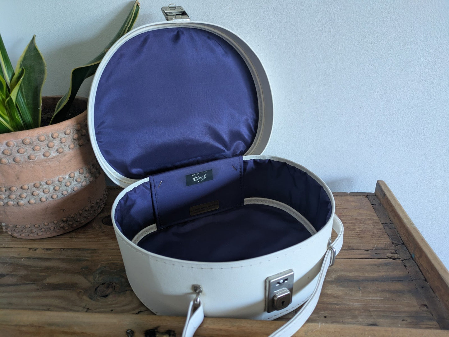 Vintage White Beauty Makeup Case Vanity Case Suitcase Luggage Holdall Retro Prop