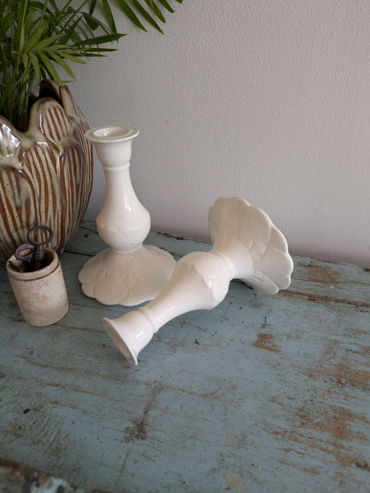 Pair VTG White COALPORT OCEANSIDE Fine Bone China Candlesticks Shell Design Vgc 