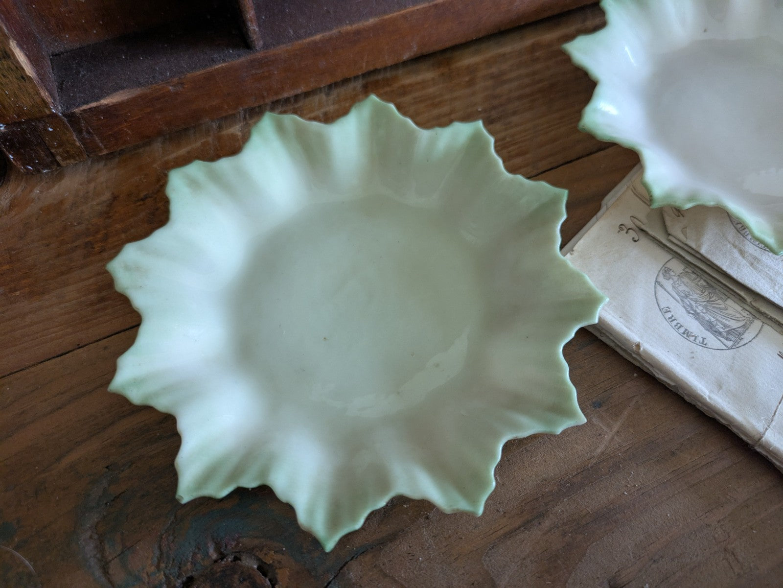 2x Belleek Antique Ruffle Edge Porcelain Green Leaf Plate Dish c.1891-1926 VTG 