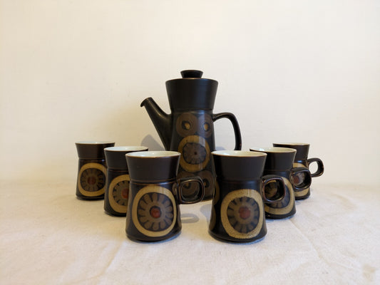 7 PIECE DENBY ARABESQUE 70s TABLEWARE COFFEE POT SET MUGS 1960S SMARKAND POTTERY