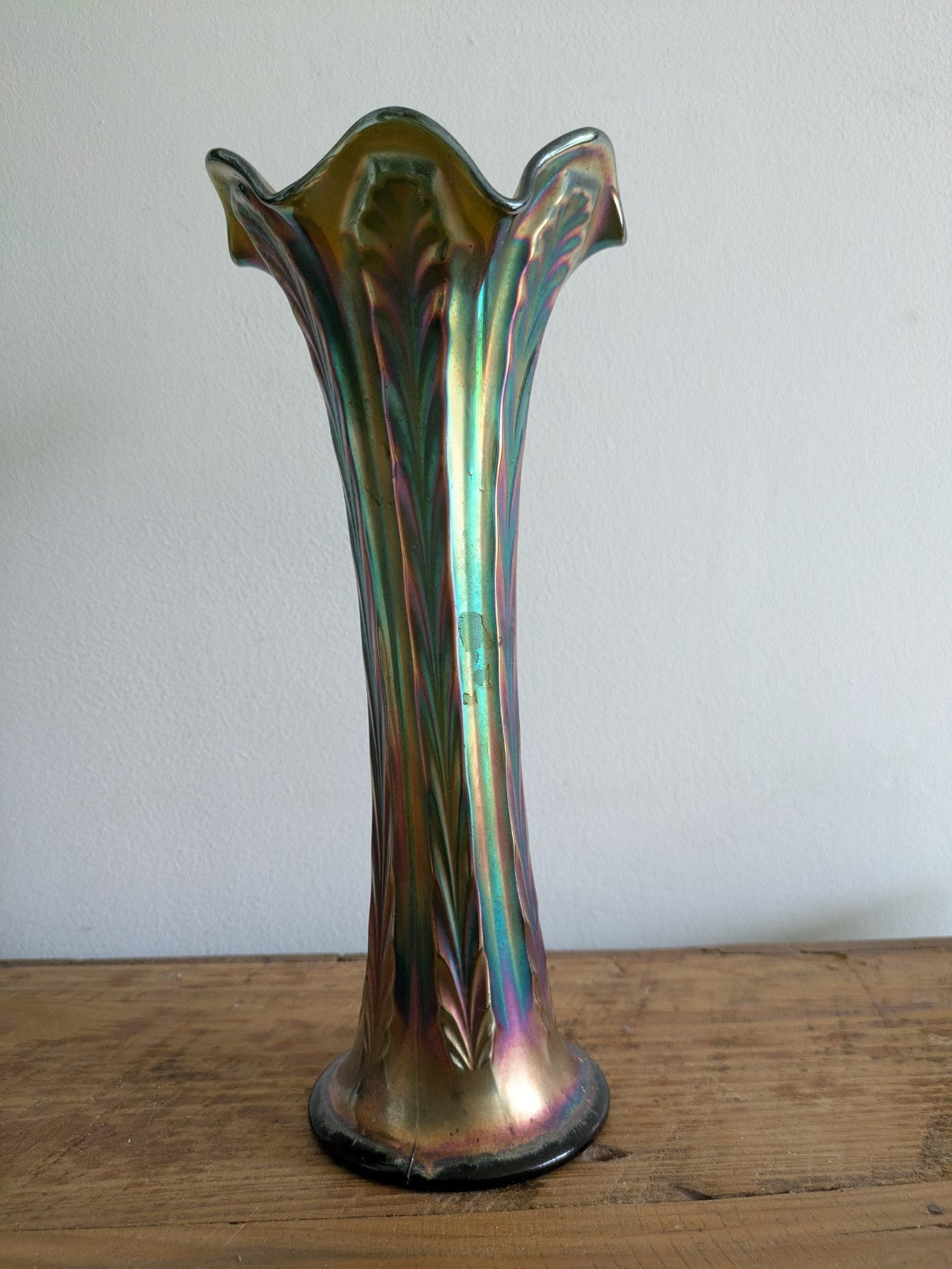 FENTON PLUME PANELS FEATHER GREEN CARNIVAL GLASS VASE RUFFLE RIM 1940S SWUNG VGC
