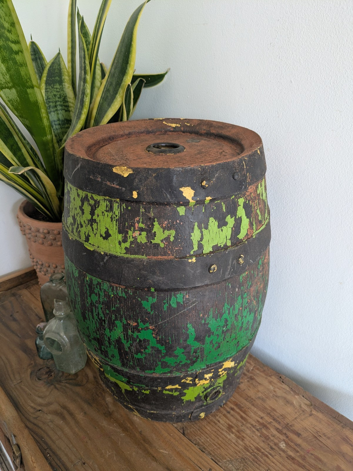 Resin Primitive Whiskey/Water Barrel Keg Man-Cave Brewiana Vintage Mini Painted