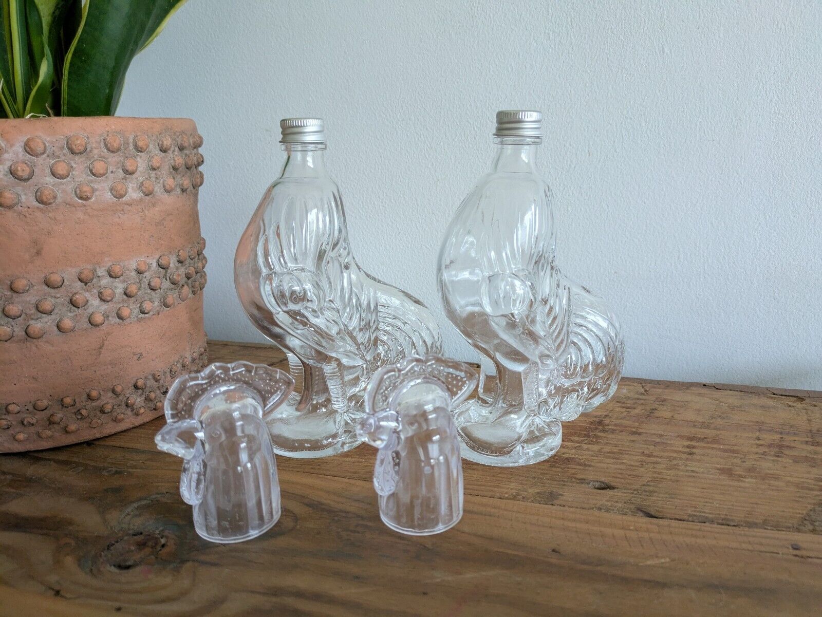 2x Vintage Style Clear Glass Rooster Chicken Decanter Farmhouse Gift Bar Mancave