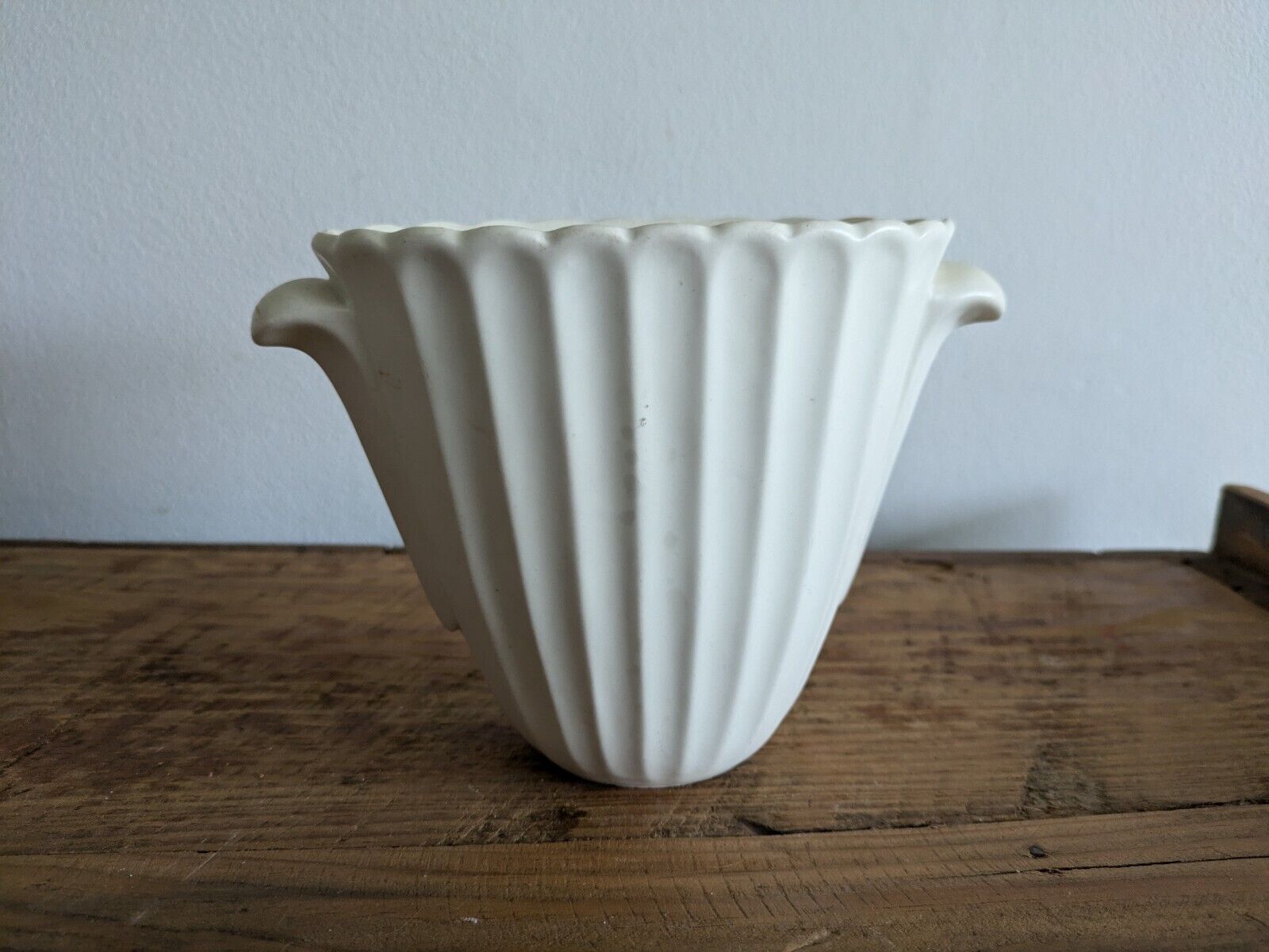 RARE Spodes Velamour England fluted Fan Vase, Off White, 12.3cm Tall Vintage Vgc