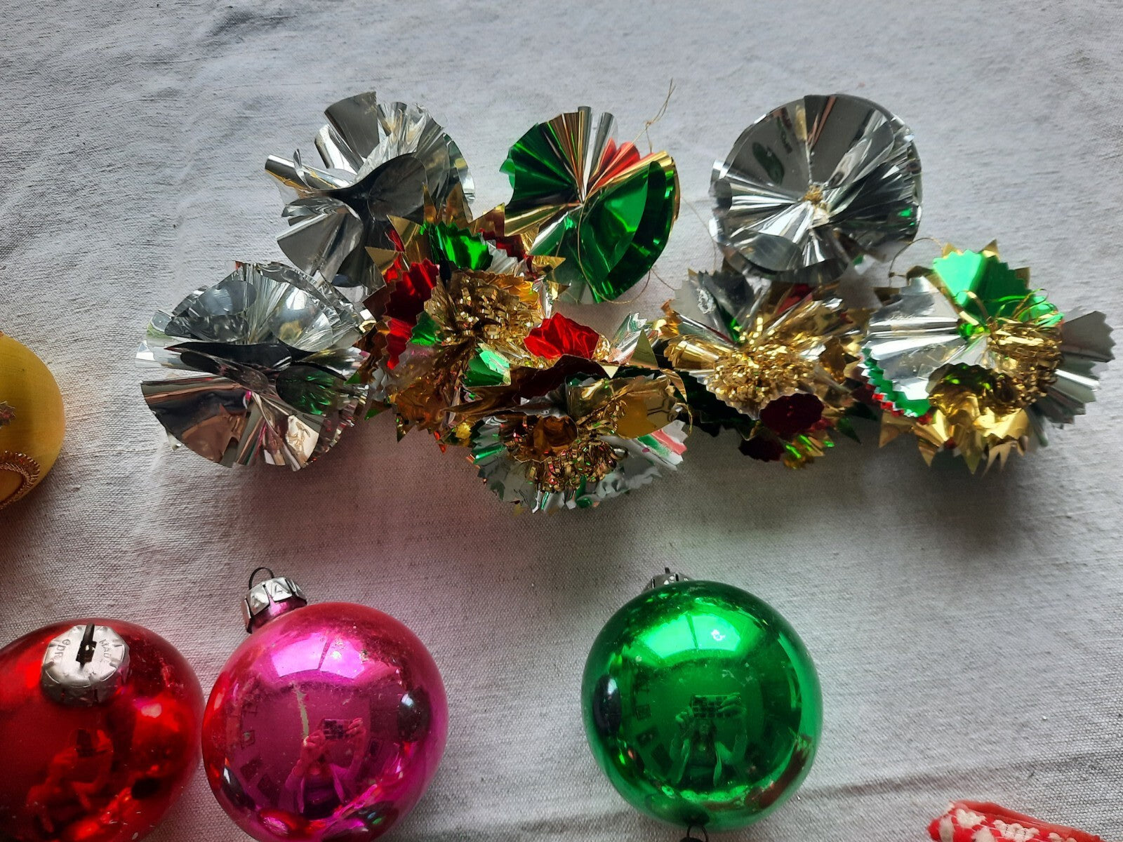 40 Silk GLASS VINTAGE foil RETRO CHRISTMAS BAUBLES Kitsch Xmas Tree Decorations