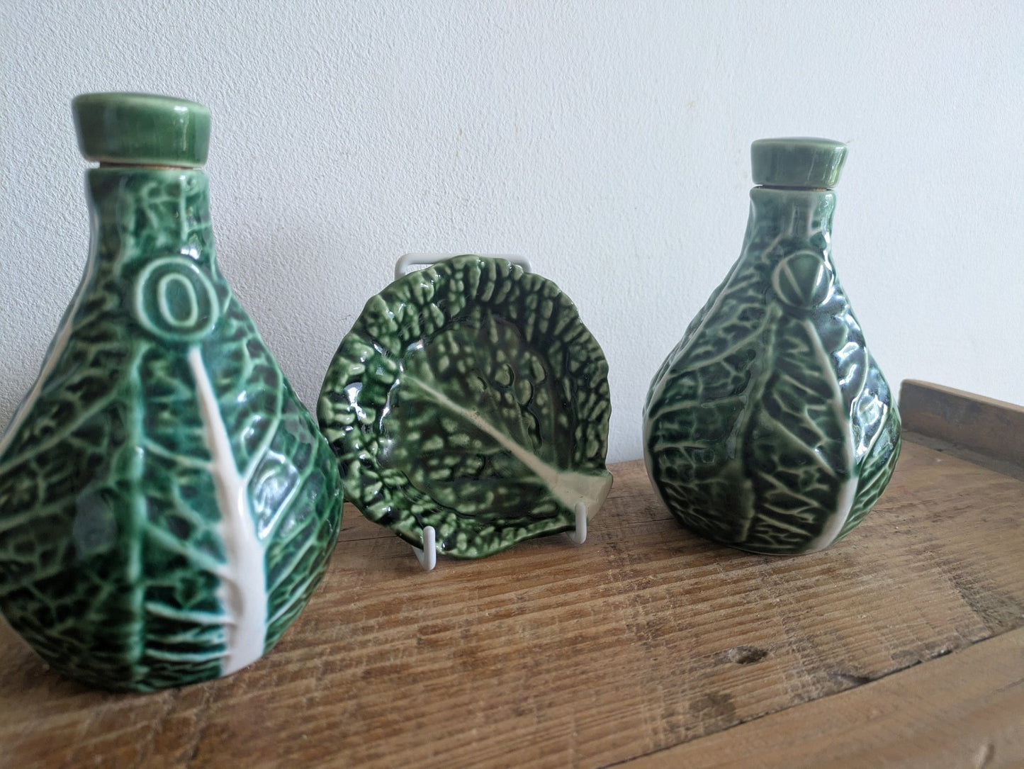 RARE Oil Aioli & Vinegar Cruet Plate Ceramic Green Cabbage Leaf Design Portugal