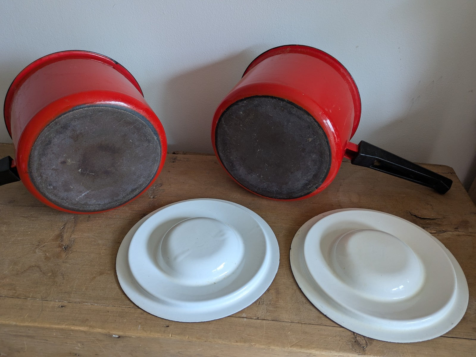 2 Vintage Red Enamel Saucepans Black Handles With Lids Retro Props Kitchenalia 