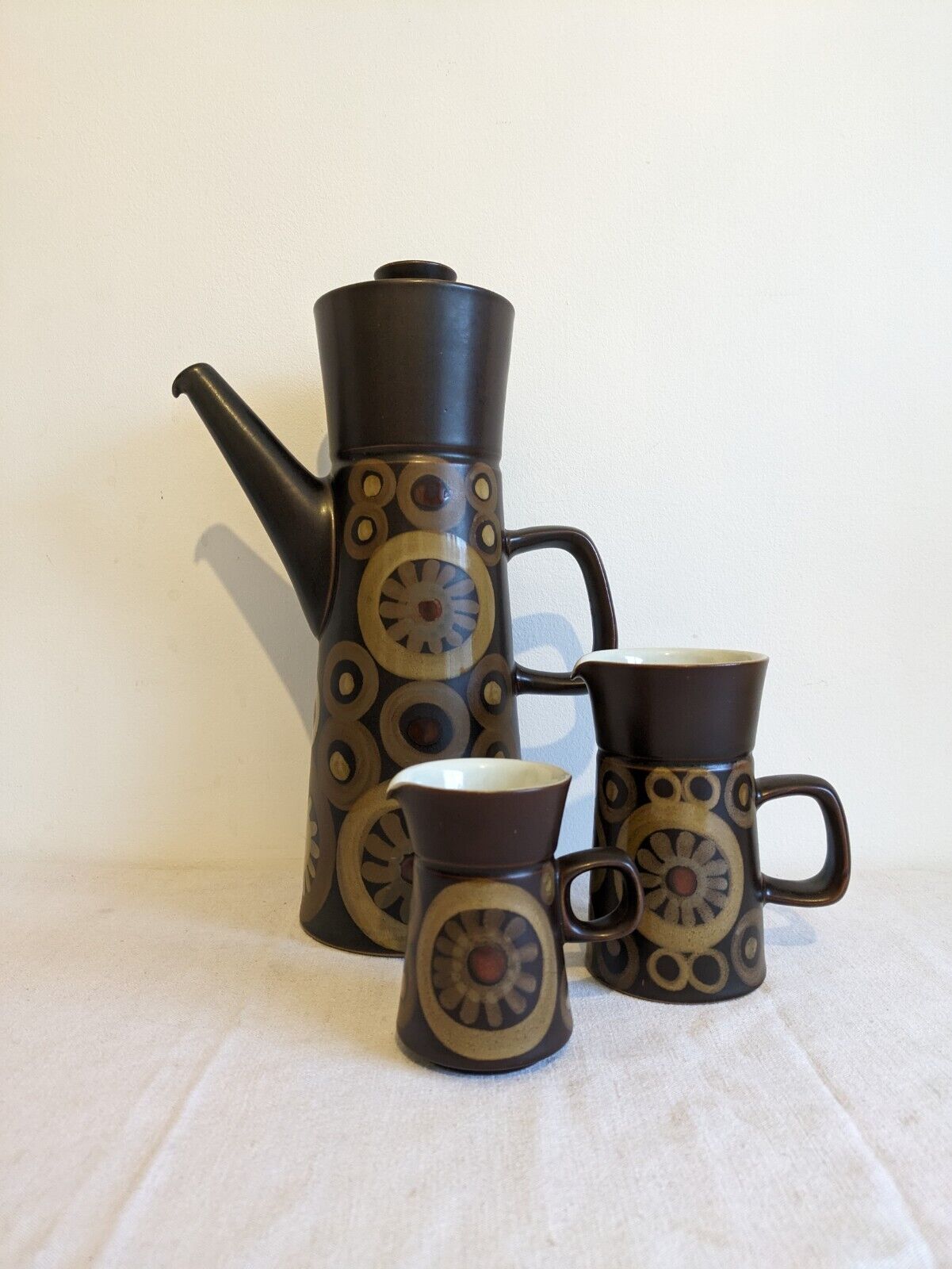 3 PIECE DENBY ARABESQUE 70s TABLEWARE COFFEE POT SET JUGS 1960S SMARKAND POTTERY