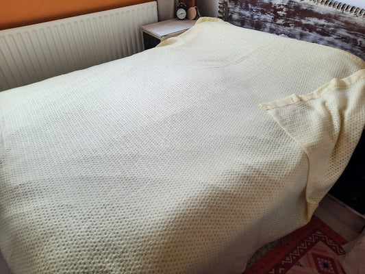 Vintage Witney honeycomb yellow cellular Blanket 251cm x 257cm retro Warm Throw