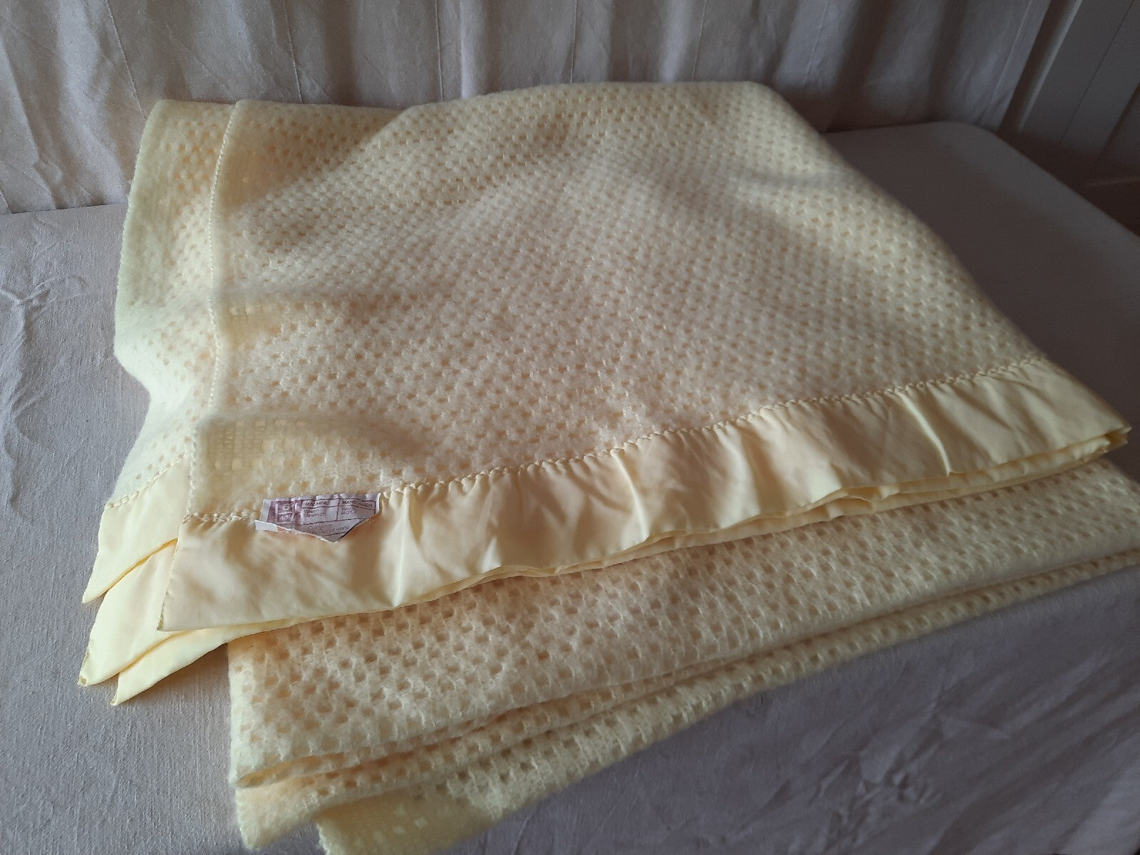 Vintage Witney honeycomb yellow cellular Blanket 251cm x 257cm retro Warm Throw