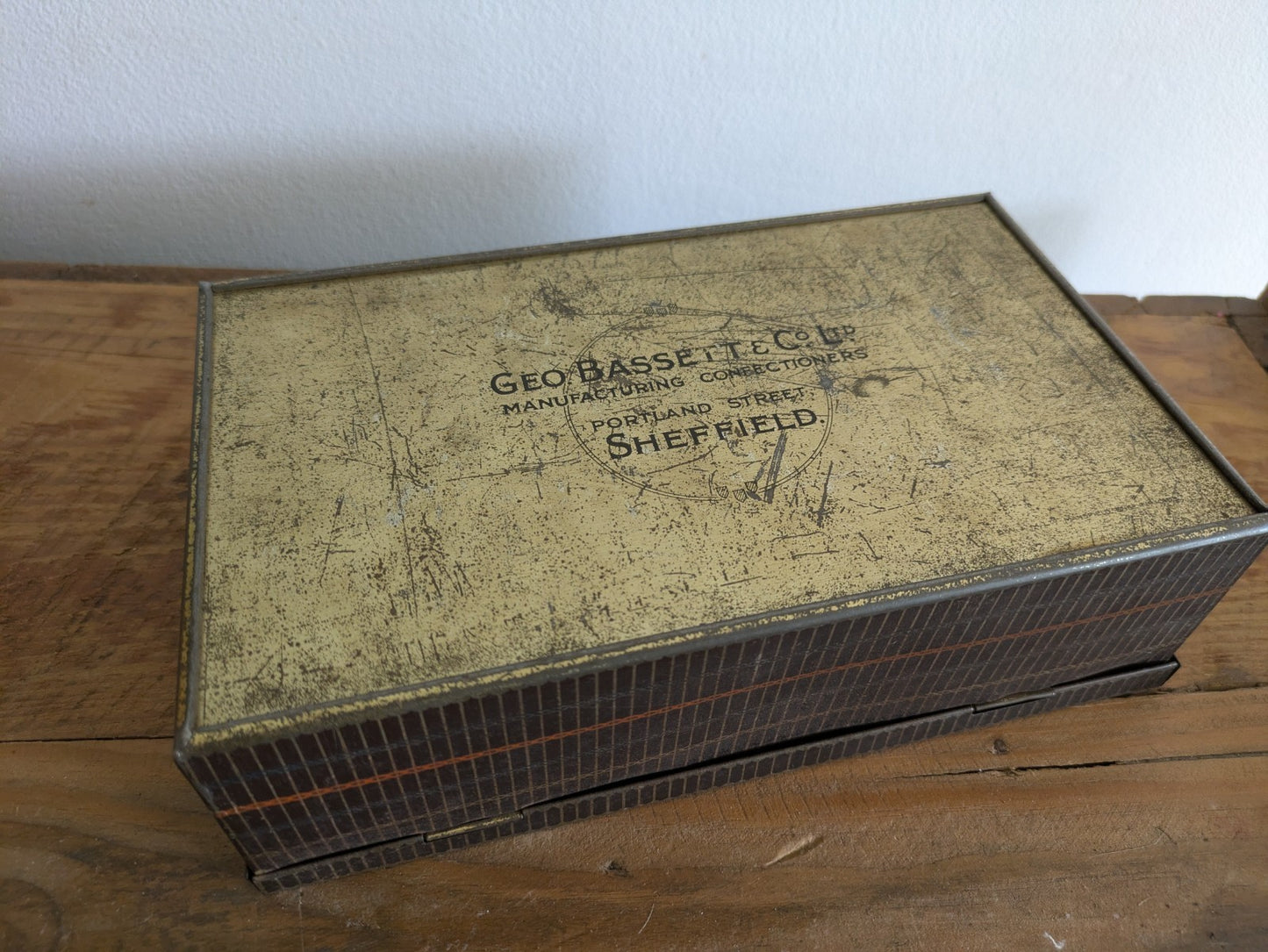 Vintage Tin Geo Bassett Workbox Leaves And Berries Sewing Tin Box Craft Storage 