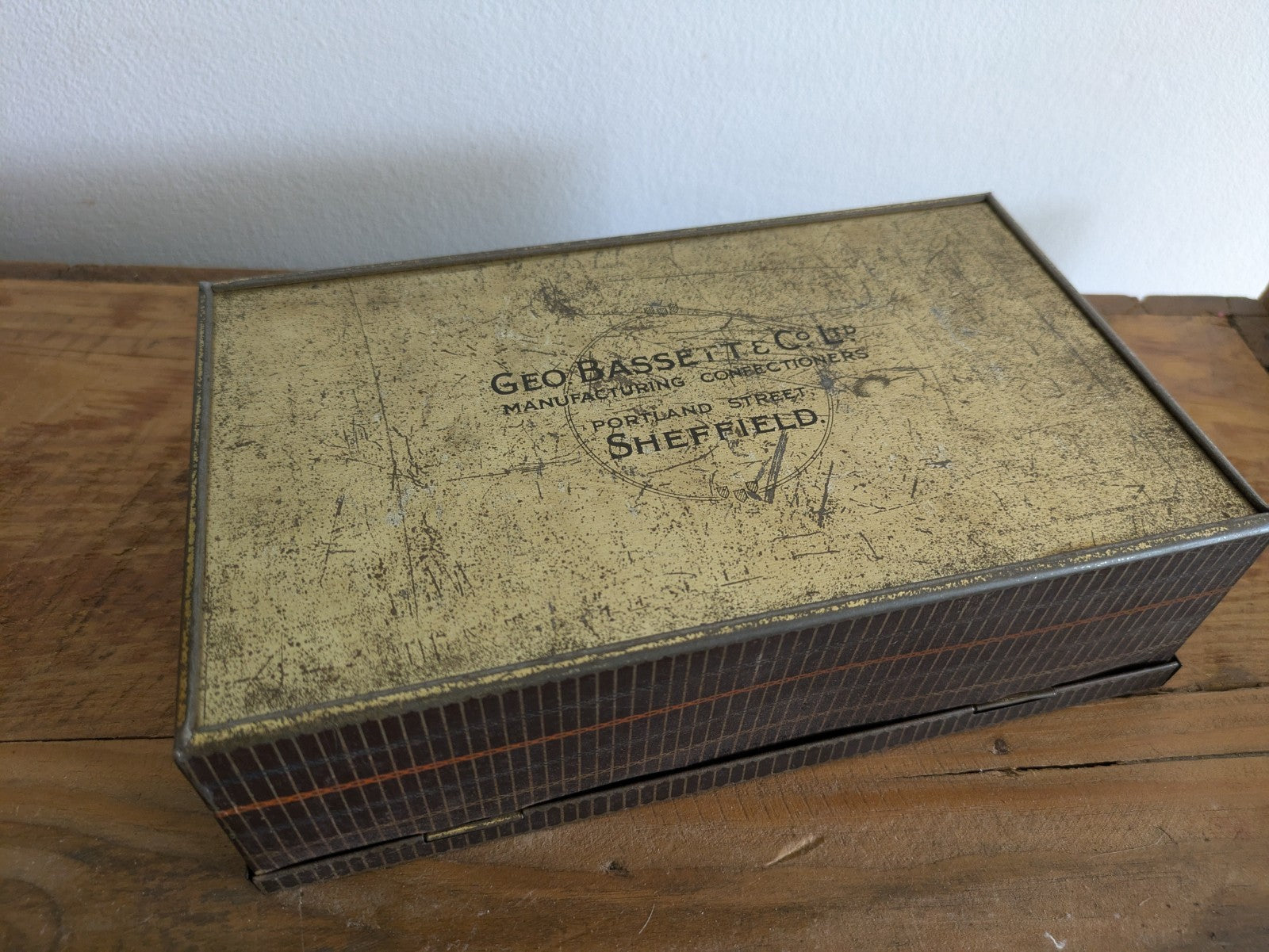 Vintage Tin Geo Bassett Workbox Leaves And Berries Sewing Tin Box Craft Storage 