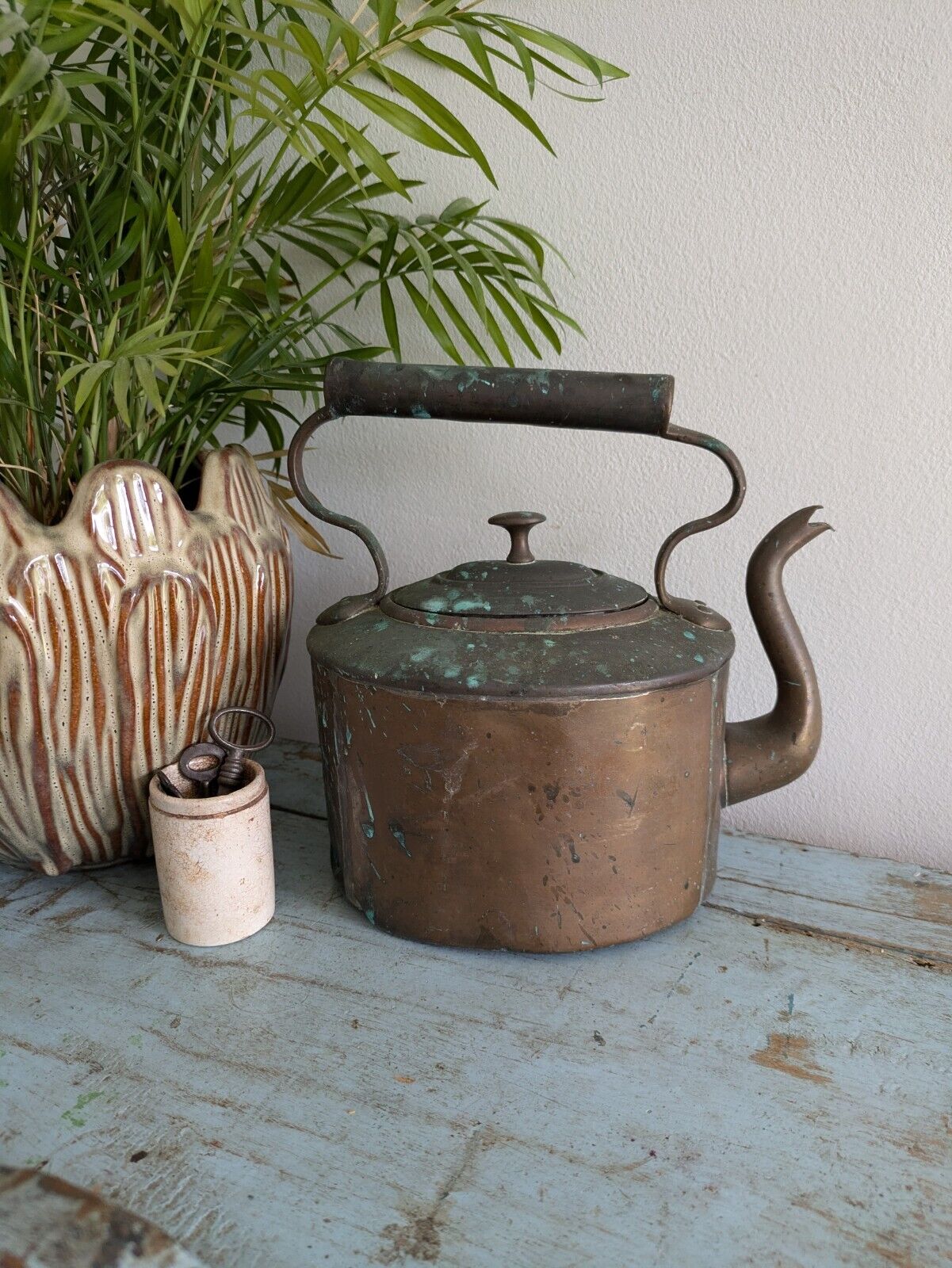 ANTIQUE 19TH C COPPER KETTLE IN ORIGINAL CONDITION PATINA PROP TV FILM DECOR OLD