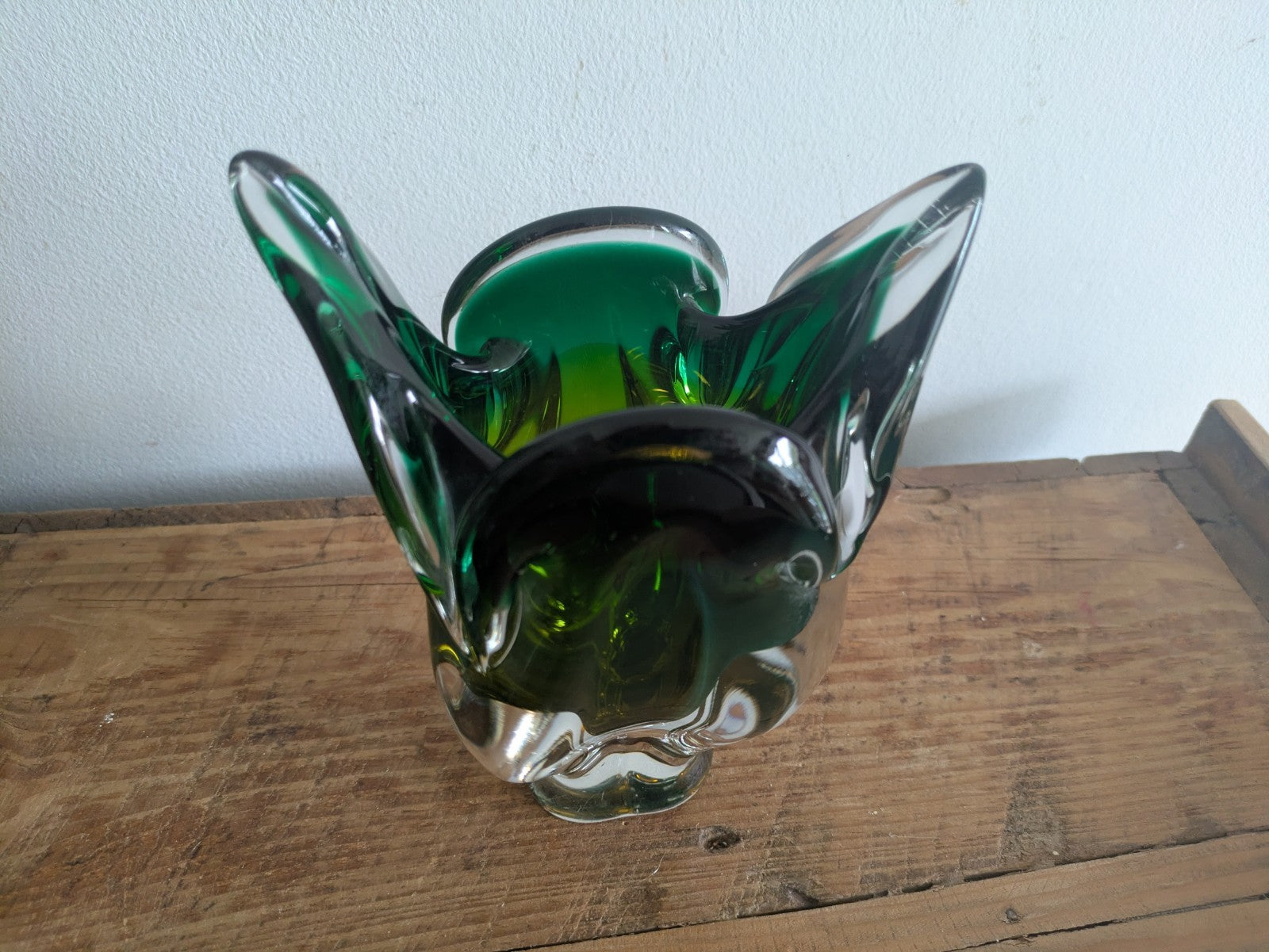 LARGE HEAVY GREEN & YELLOW CZECH CHRIBSKA FREEFORM ART GLASS VASE JOSEF HOSPODKA