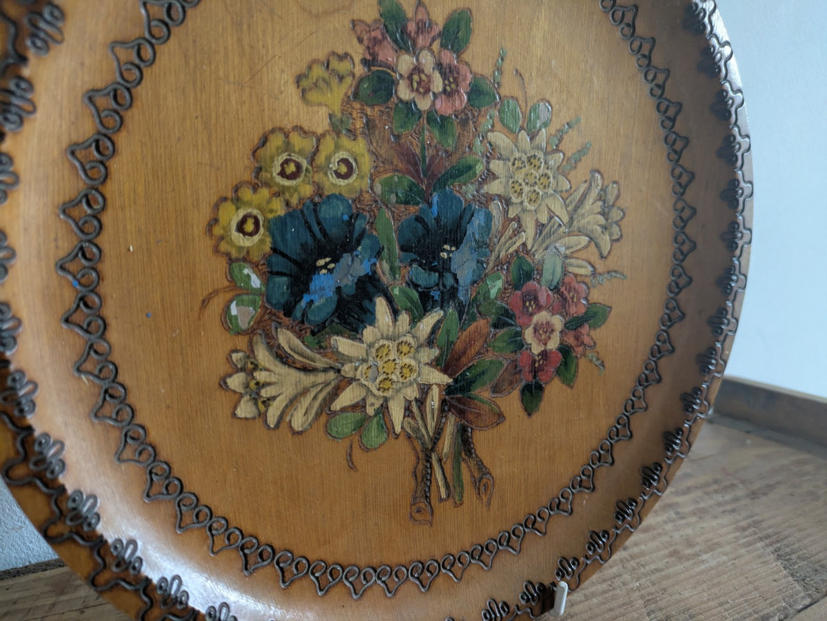 Vintage Hand Carved Wood Rotating Pedestal Plate Alipine Flowers Music Song Vgc