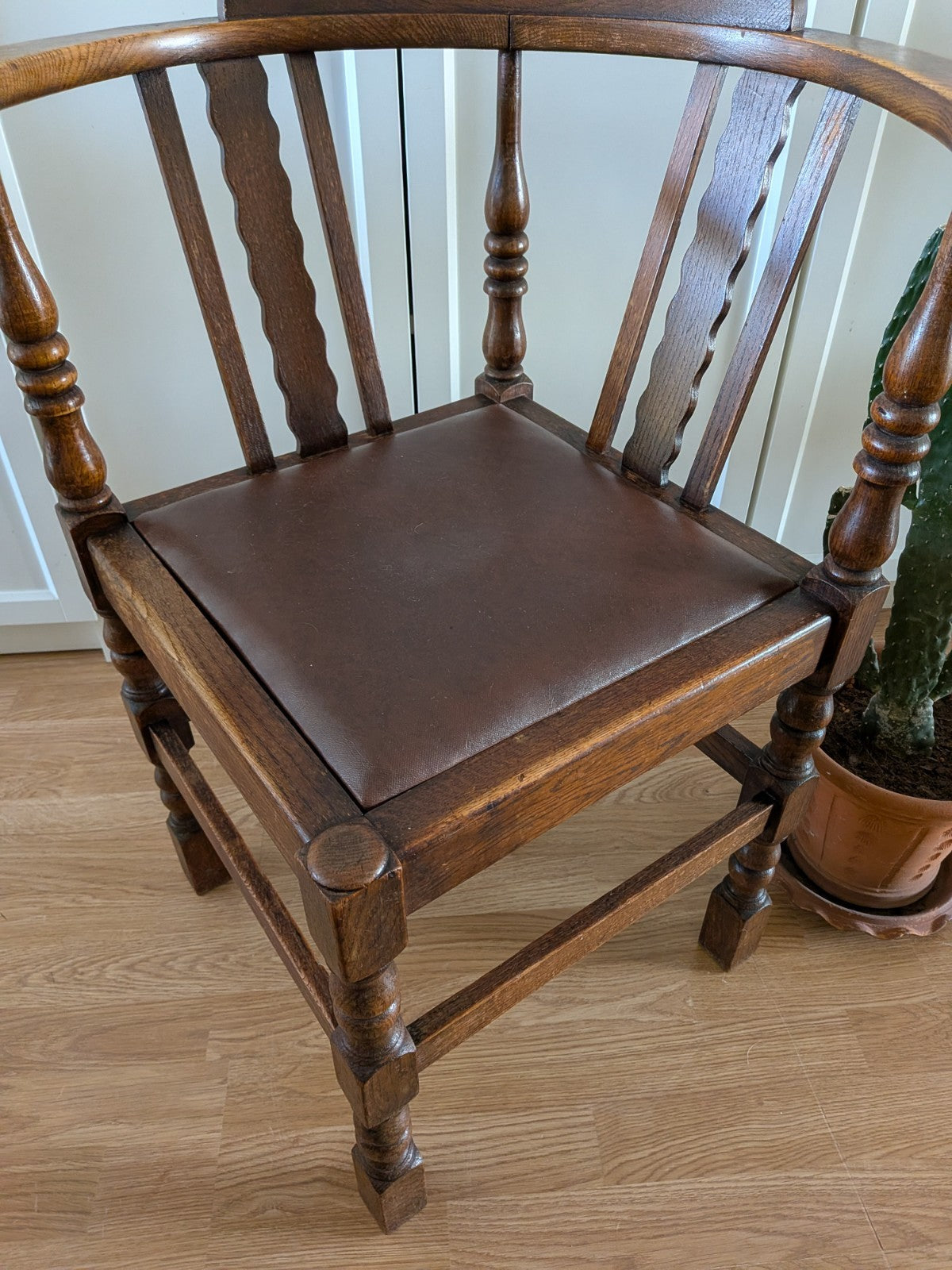 Antique Victorian Carved Oak Corner Chair with Leather Seat VTG Prop Decor Solid