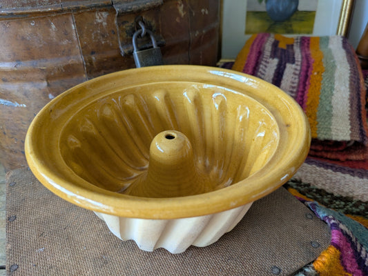Vintage Ceramic Bundt Cake Mould Retro Yellow Bright Kitchen Prop Baking Old 