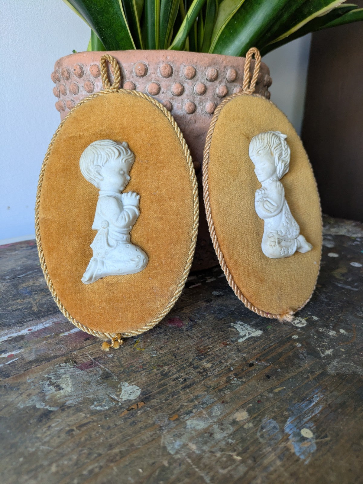 Vintage 60's Ceramic on Velvet Capodimonte Praying Children Figures Retro Yellow