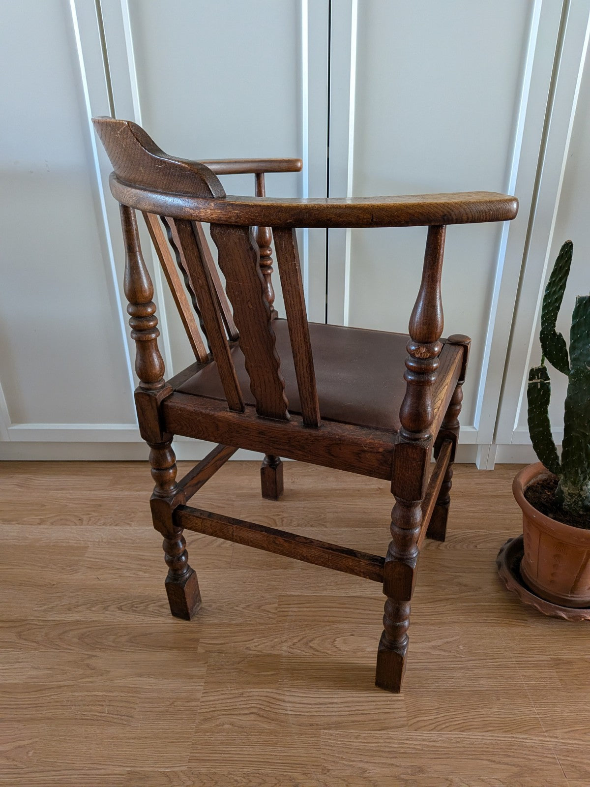 Antique Victorian Carved Oak Corner Chair with Leather Seat VTG Prop Decor Solid