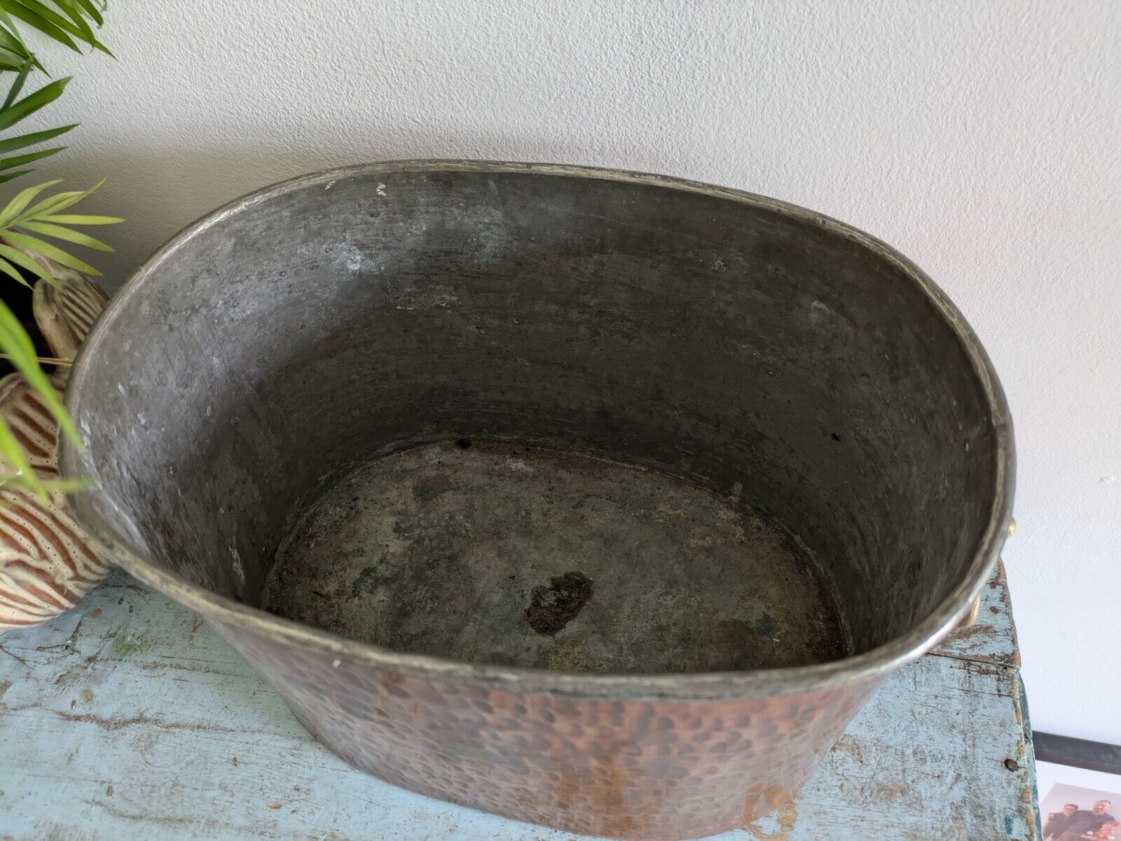 XL Antique Hammered Copper Pot Roll Edge Dovetail Seam Brass Lion Planter Bucket