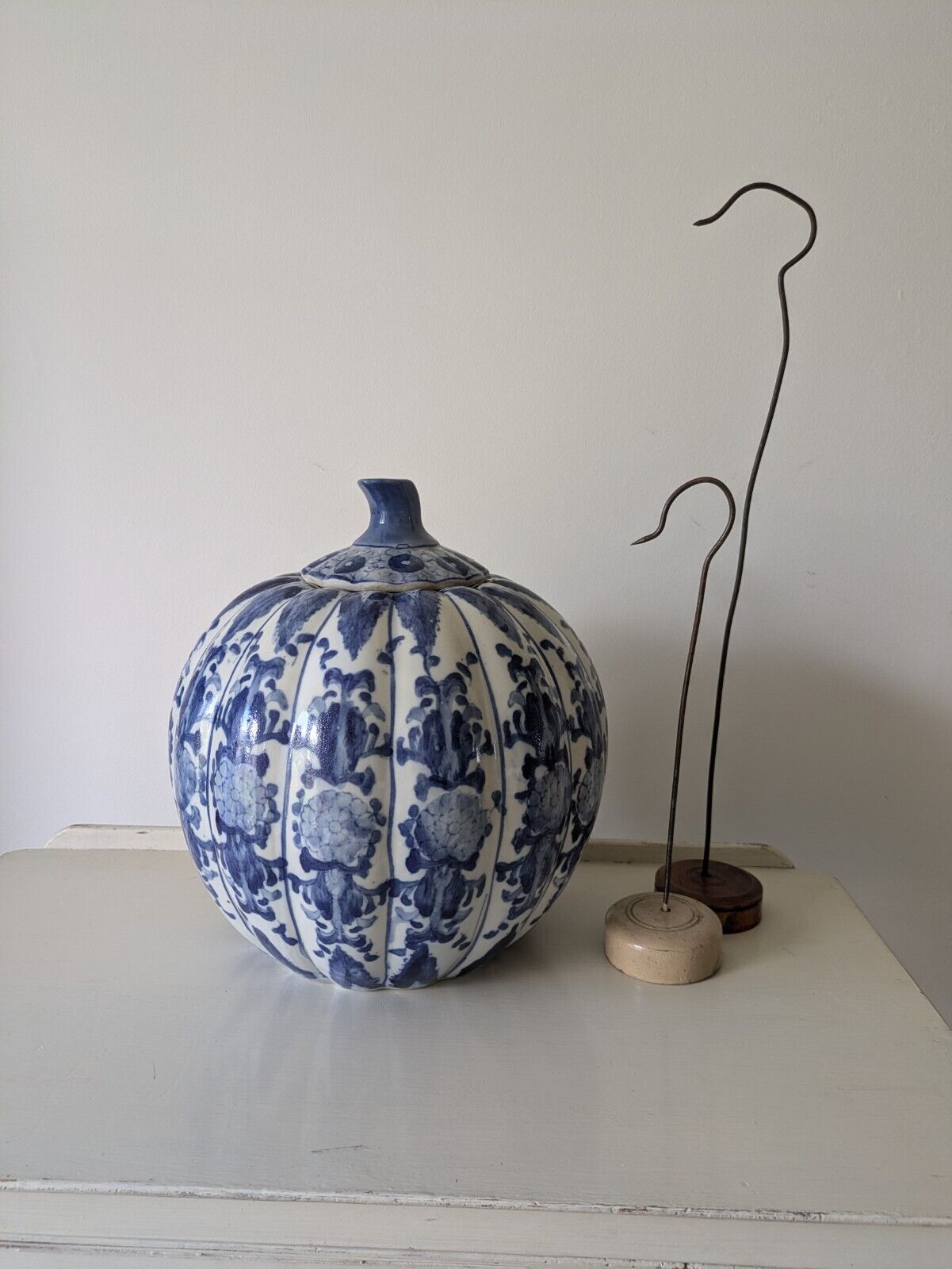 Chinese XL Porcelain Chinoiserie Ginger Jar Pumpkin melon Flow Blue Dish Pot vgc