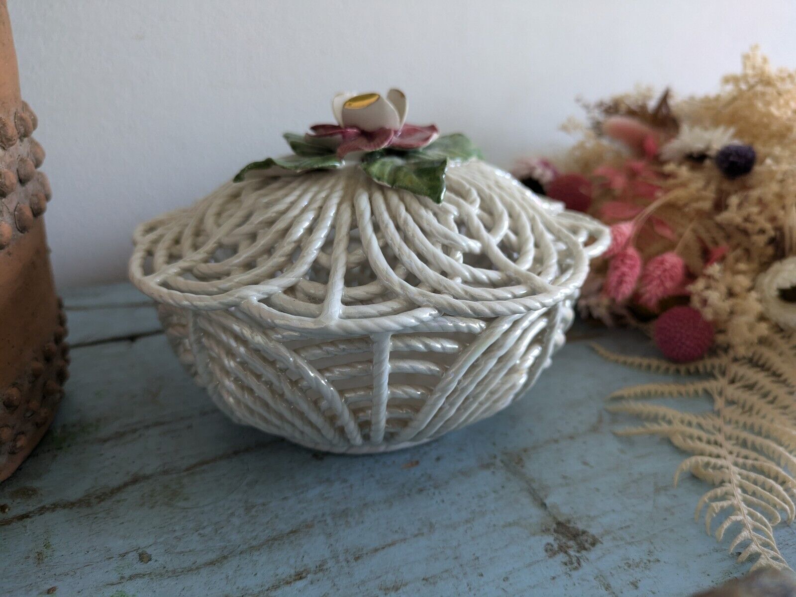 Vintage Shabby Chic Porcelain Flower Bowl Top Floral Rose Lattice Woven Basket 