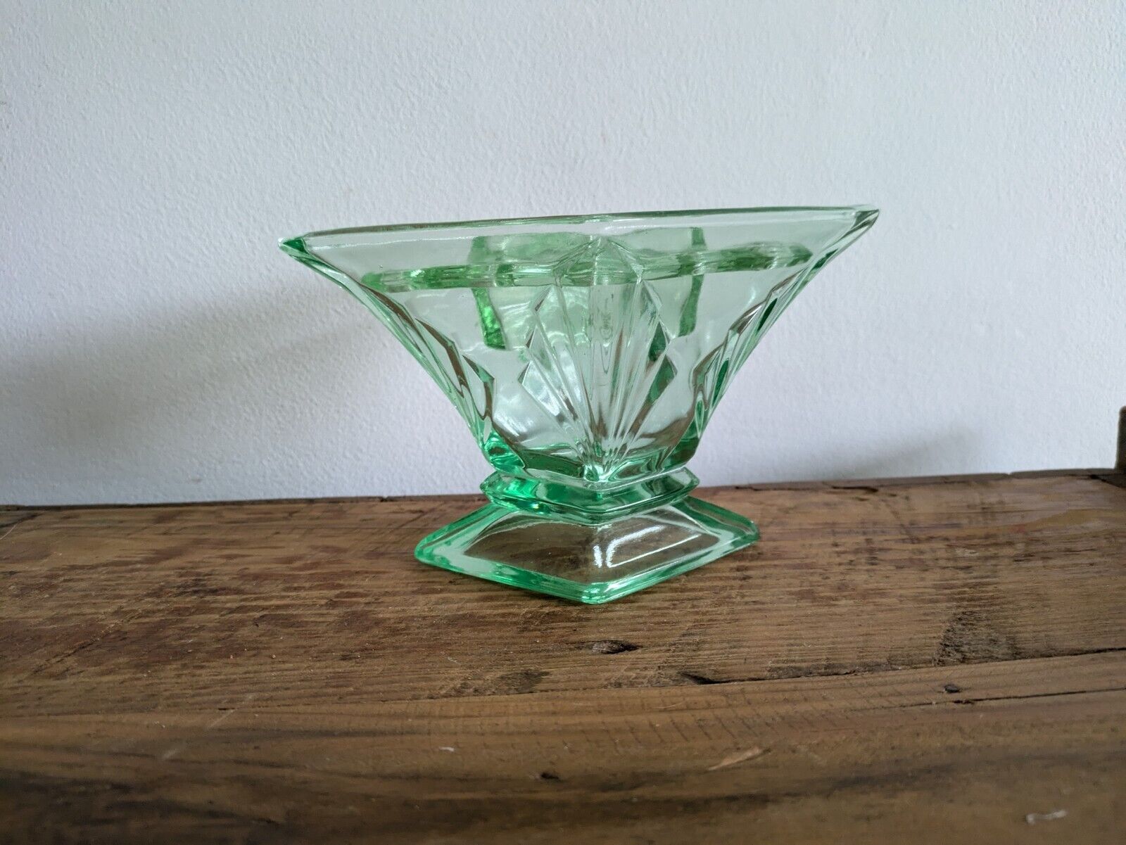 Stunning Bagley Art Deco Green Glass Flower Vase Bowl Vintage Antique Spinette
