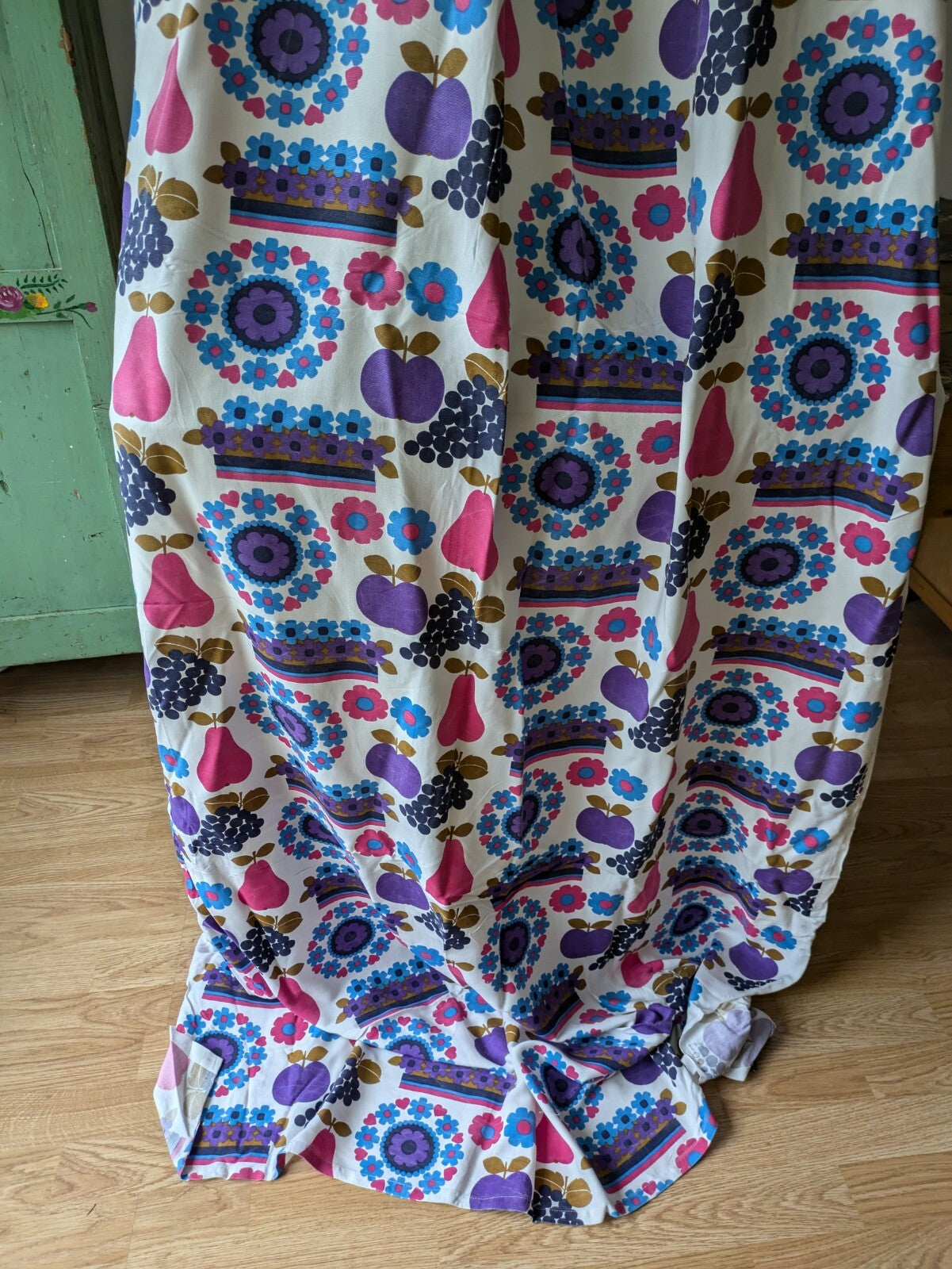 Cotton Fabric 2.27 METRES Material Grapes Fruit Purple Vintage Retro Floral Rare