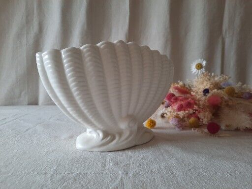 Falcon England Model 513 Shell Patterned Oval Mantle Vase White 1940's Pottery 
