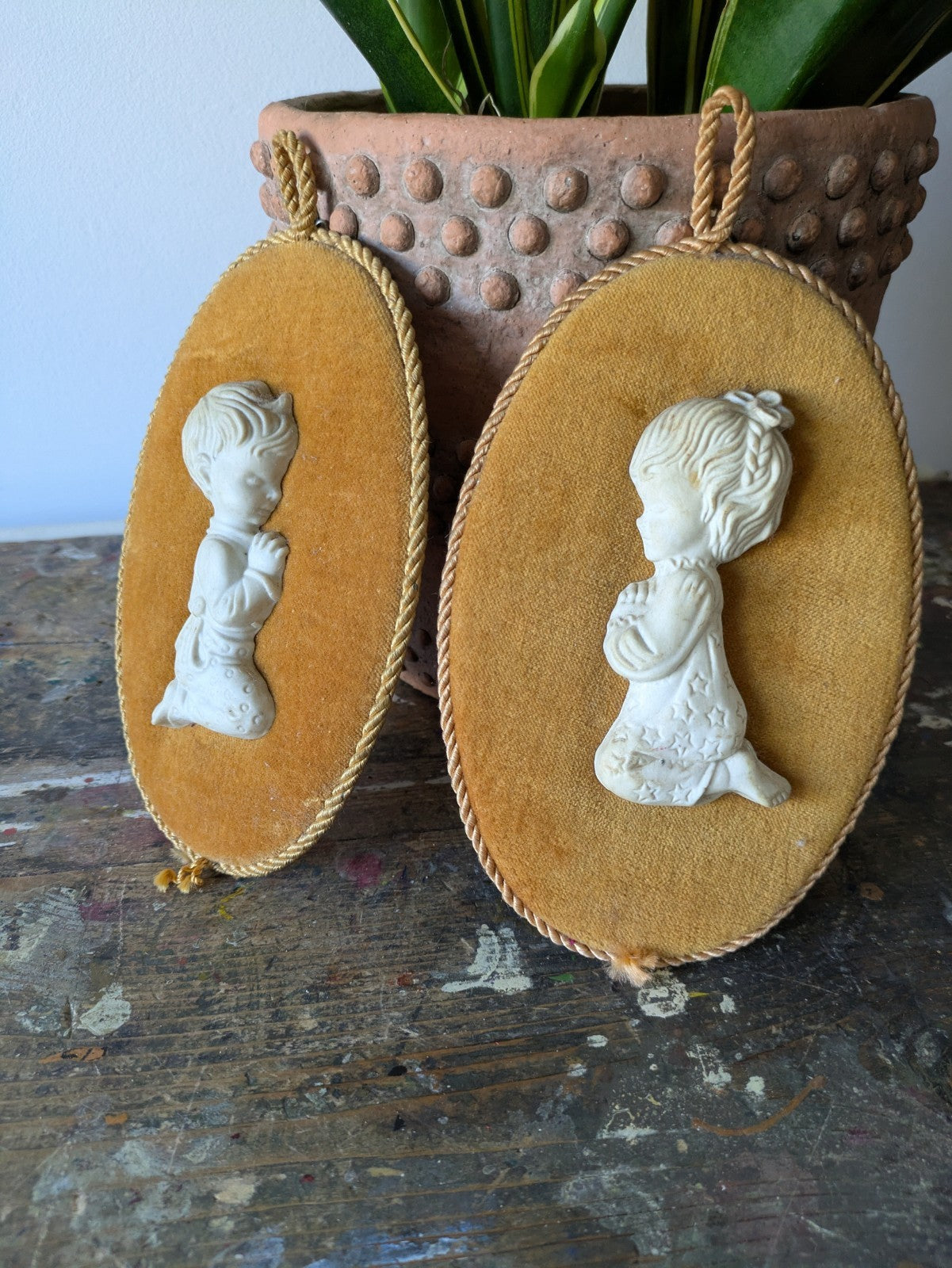 Vintage 60's Ceramic on Velvet Capodimonte Praying Children Figures Retro Yellow