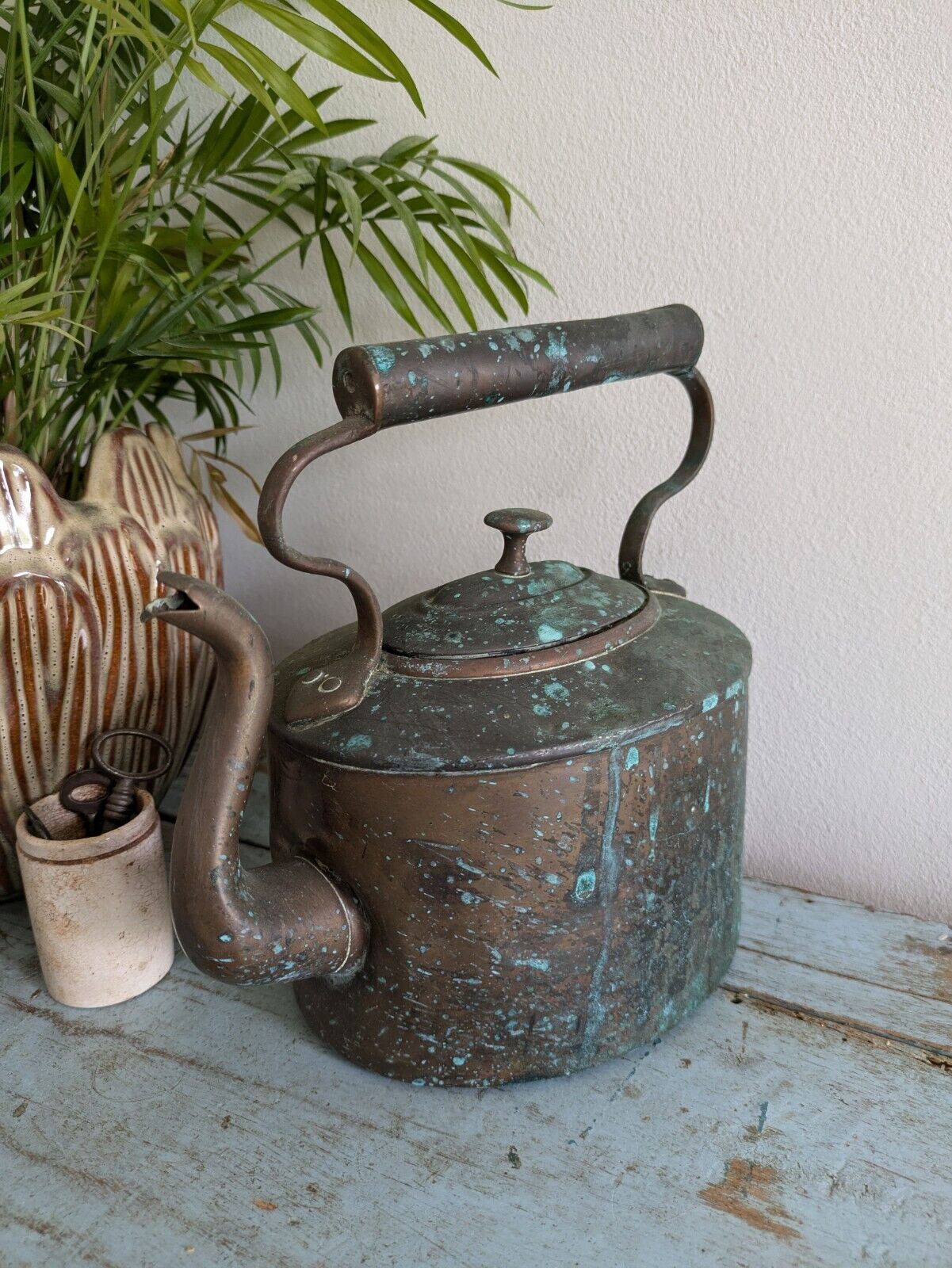 ANTIQUE 19TH C COPPER KETTLE IN ORIGINAL CONDITION PATINA PROP TV FILM DECOR OLD