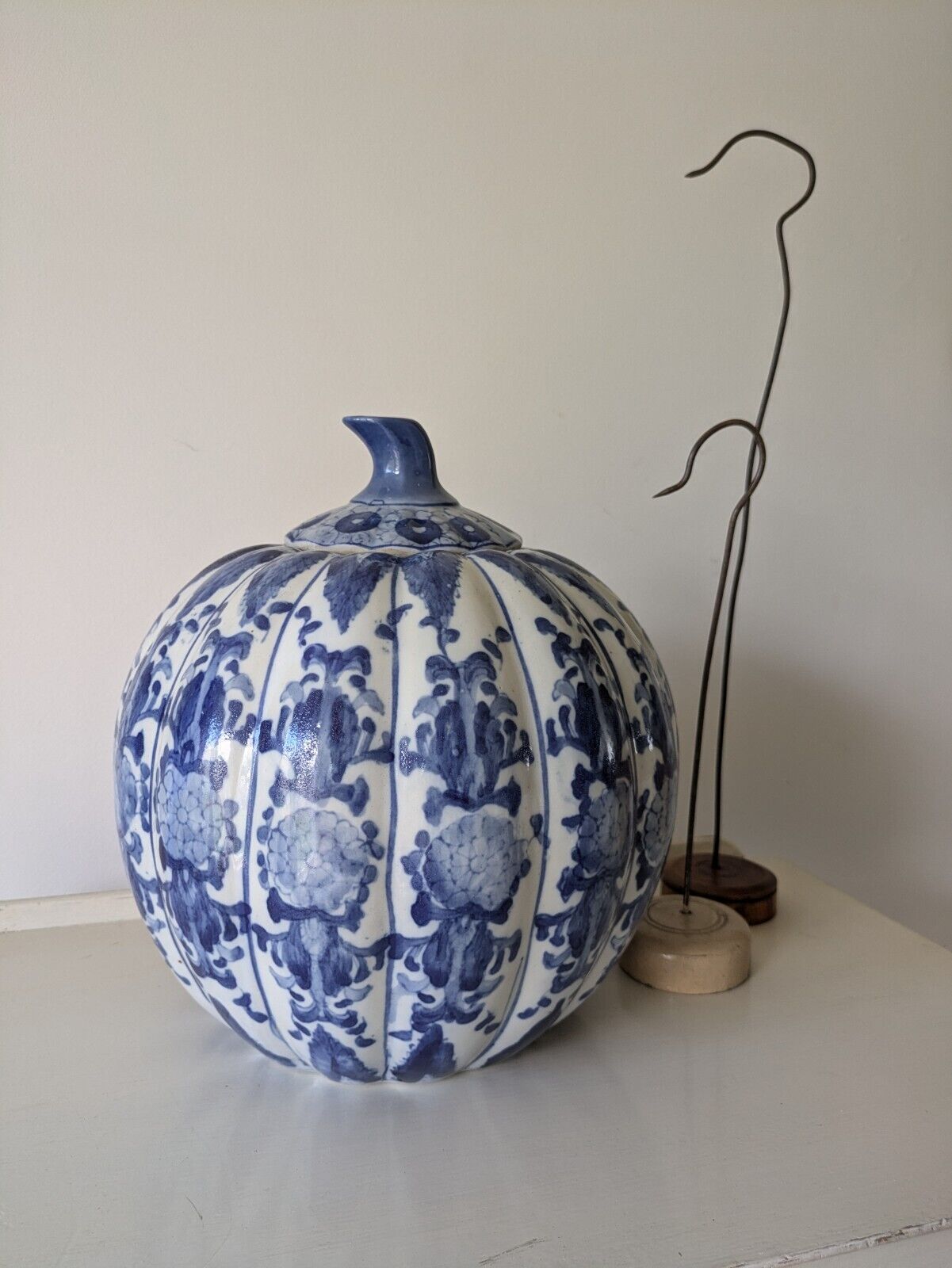 Chinese XL Porcelain Chinoiserie Ginger Jar Pumpkin melon Flow Blue Dish Pot vgc