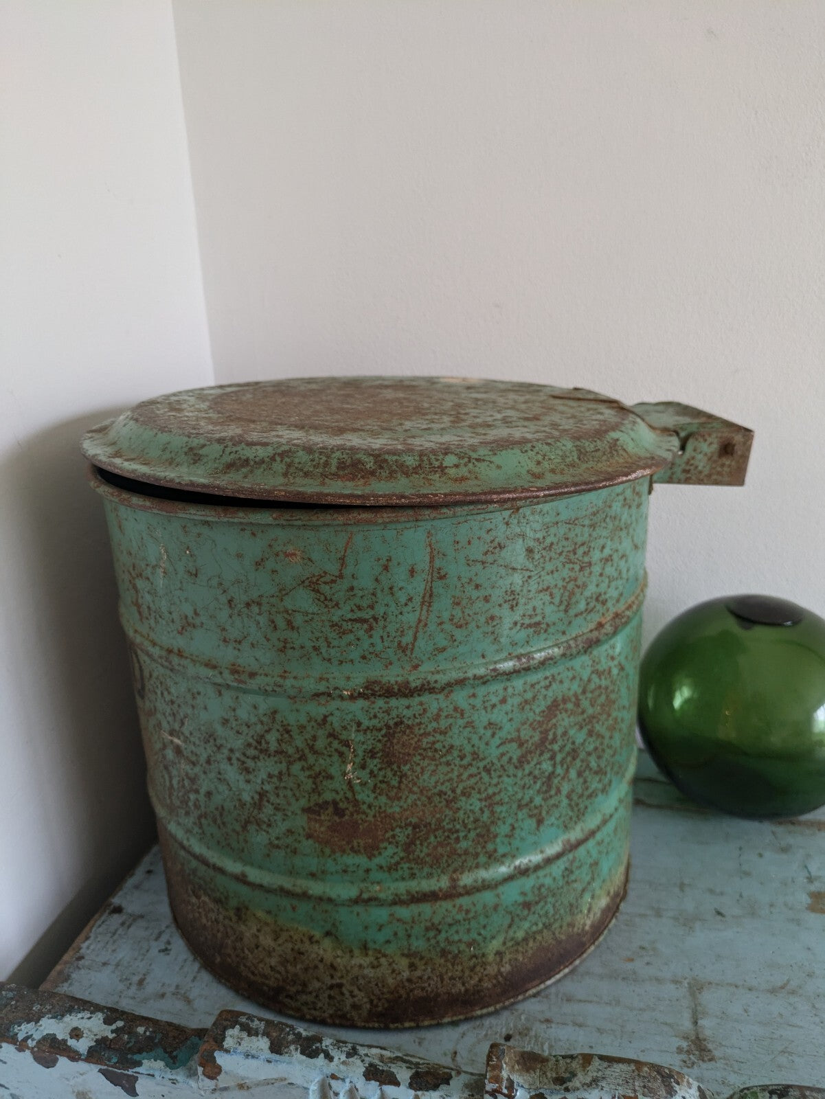 Vintage Pelican RETRO Enamelled Round Farm House Bread Bin Flip Lid Green Prop
