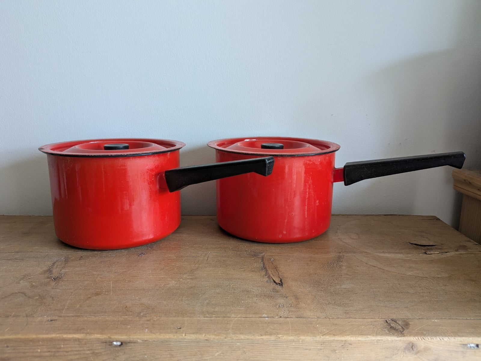 2 Vintage Red Enamel Saucepans Black Handles With Lids Retro Props Kitchenalia 