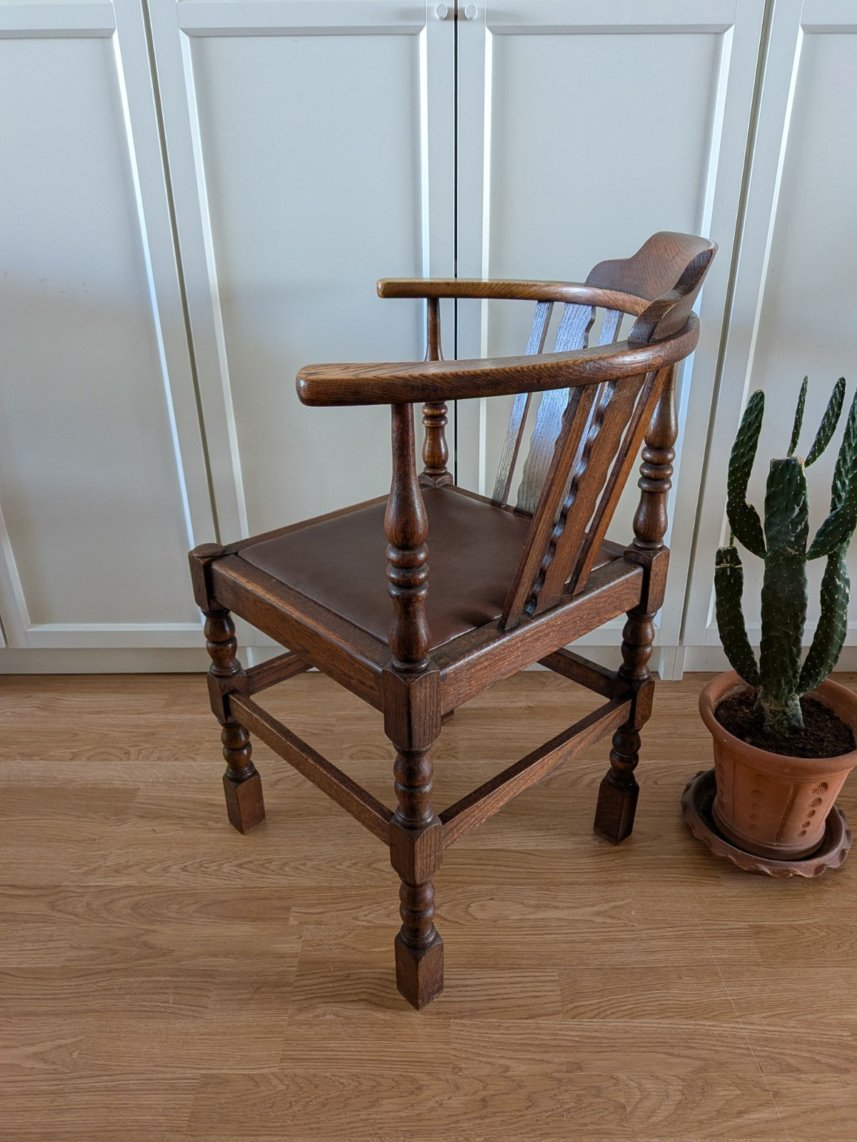 Antique Victorian Carved Oak Corner Chair with Leather Seat VTG Prop Decor Solid