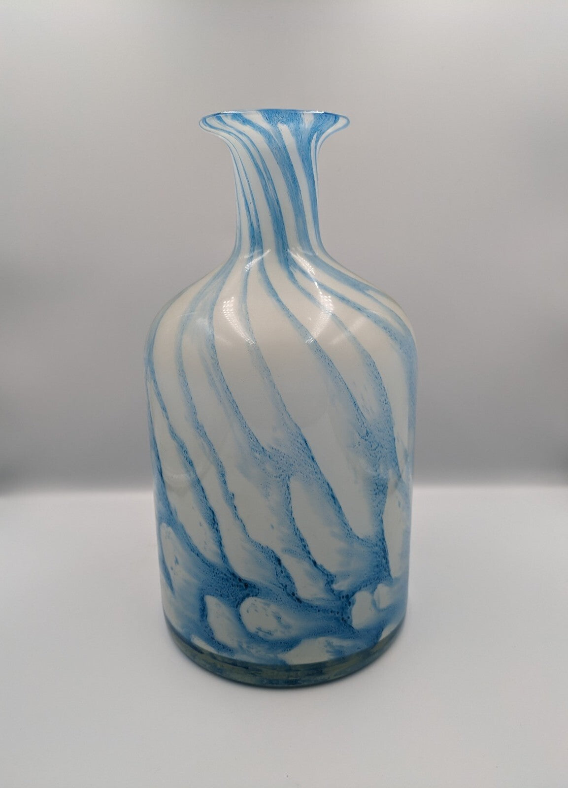 BEAUTIFUL EXTRA LARGE Art Glass Vase BOTTLE BLUE WHITE CASED SWIRL DECORATIVE 