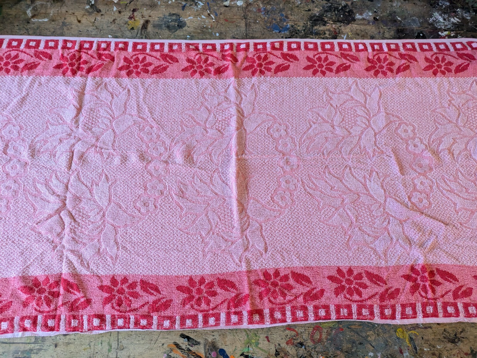 1 Vintage Towel Floral Red Retro Bath bathroom prop Midcentury Pink Cotton Old