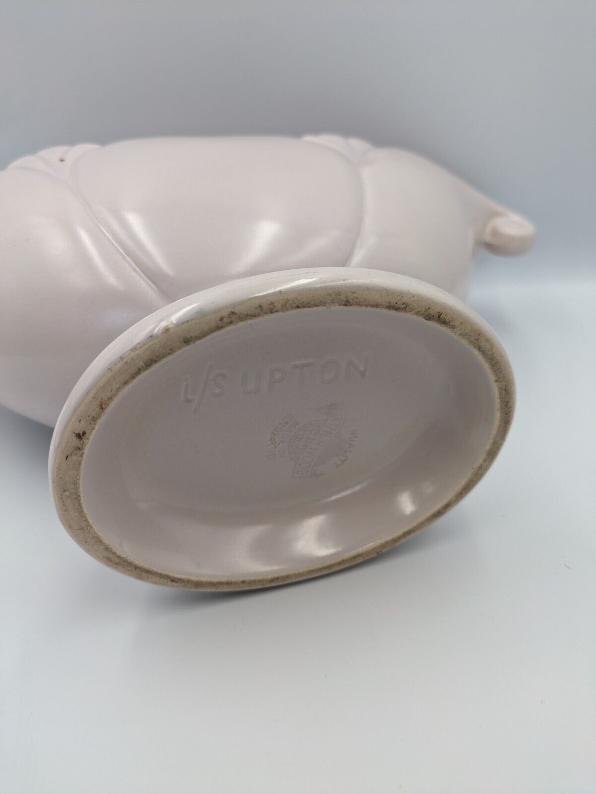 Vtg Arthur Wood Two Handled  Ceramic Mantle Vase Trophy Vase White Pink 1950s