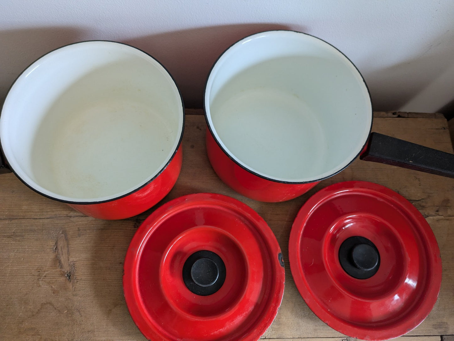 2 Vintage Red Enamel Saucepans Black Handles With Lids Retro Props Kitchenalia 