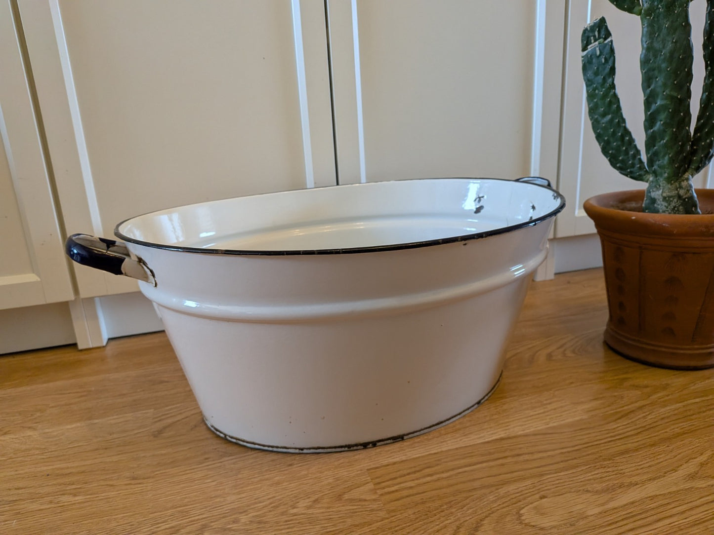Vintage White Enamel Large Washtub Planter With Double Handles Prop Tub Bath Vgc