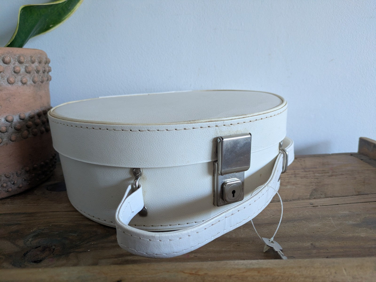 Vintage White Beauty Makeup Case Vanity Case Suitcase Luggage Holdall Retro Prop