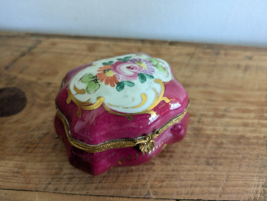Antique Early 20thC Lidded Box in Hand-painted Porcelain Flowers Gold Decoration