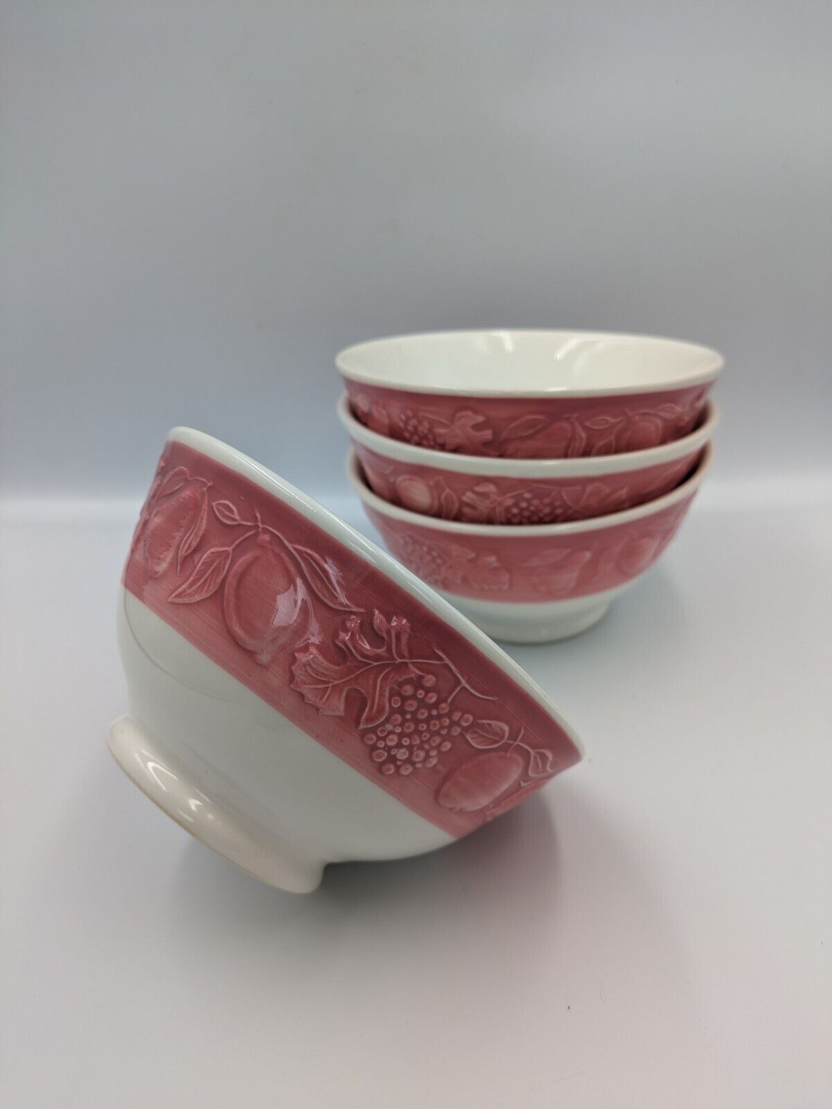4x QUADRIFOGLIO Franco Giorgi Large Rim Soup Bowl WHITE Embossed Fruit Rim Pink