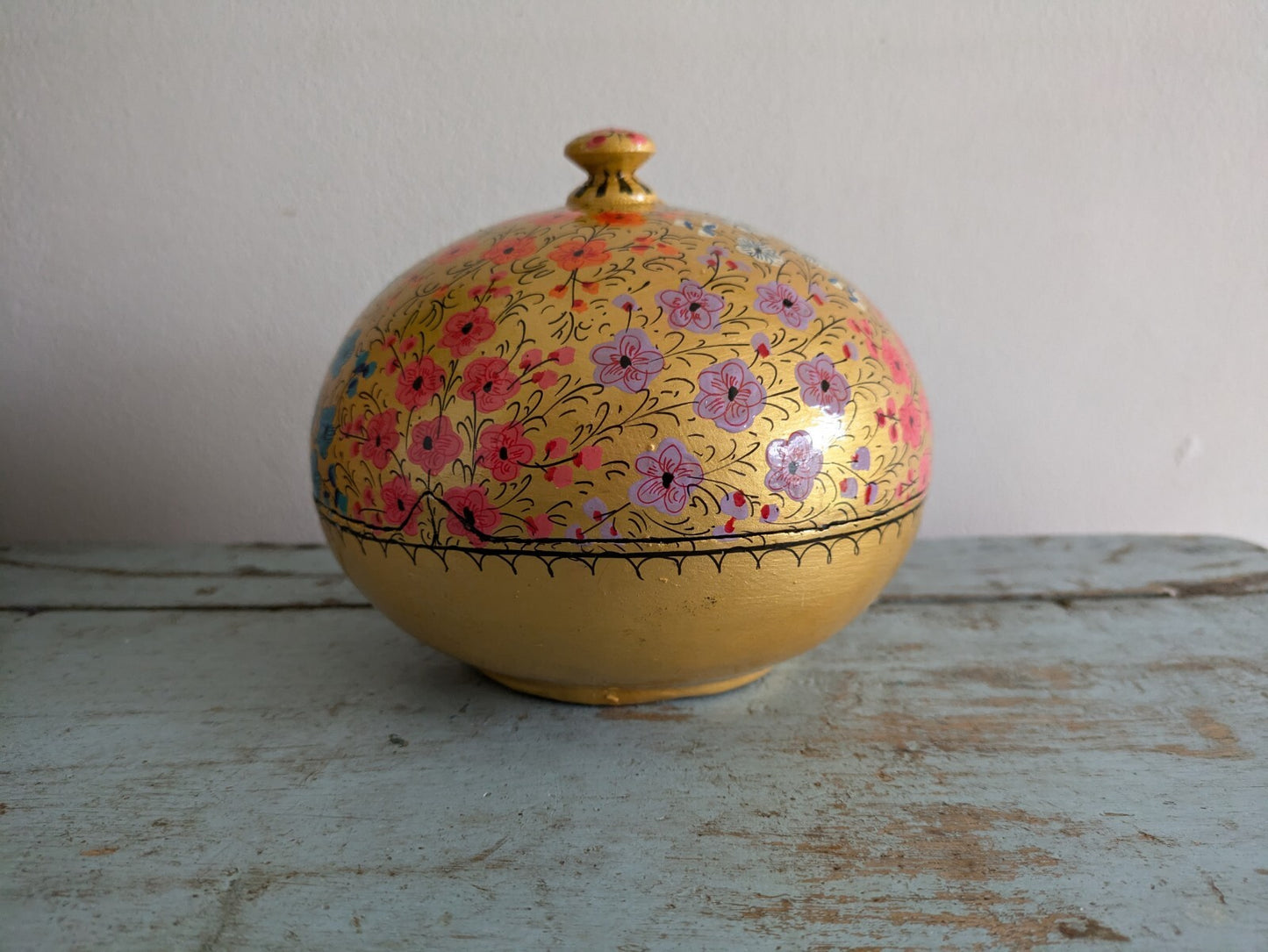 Vintage Kashmir traditional Colourful hand crafted papier mache box Vgc Floral