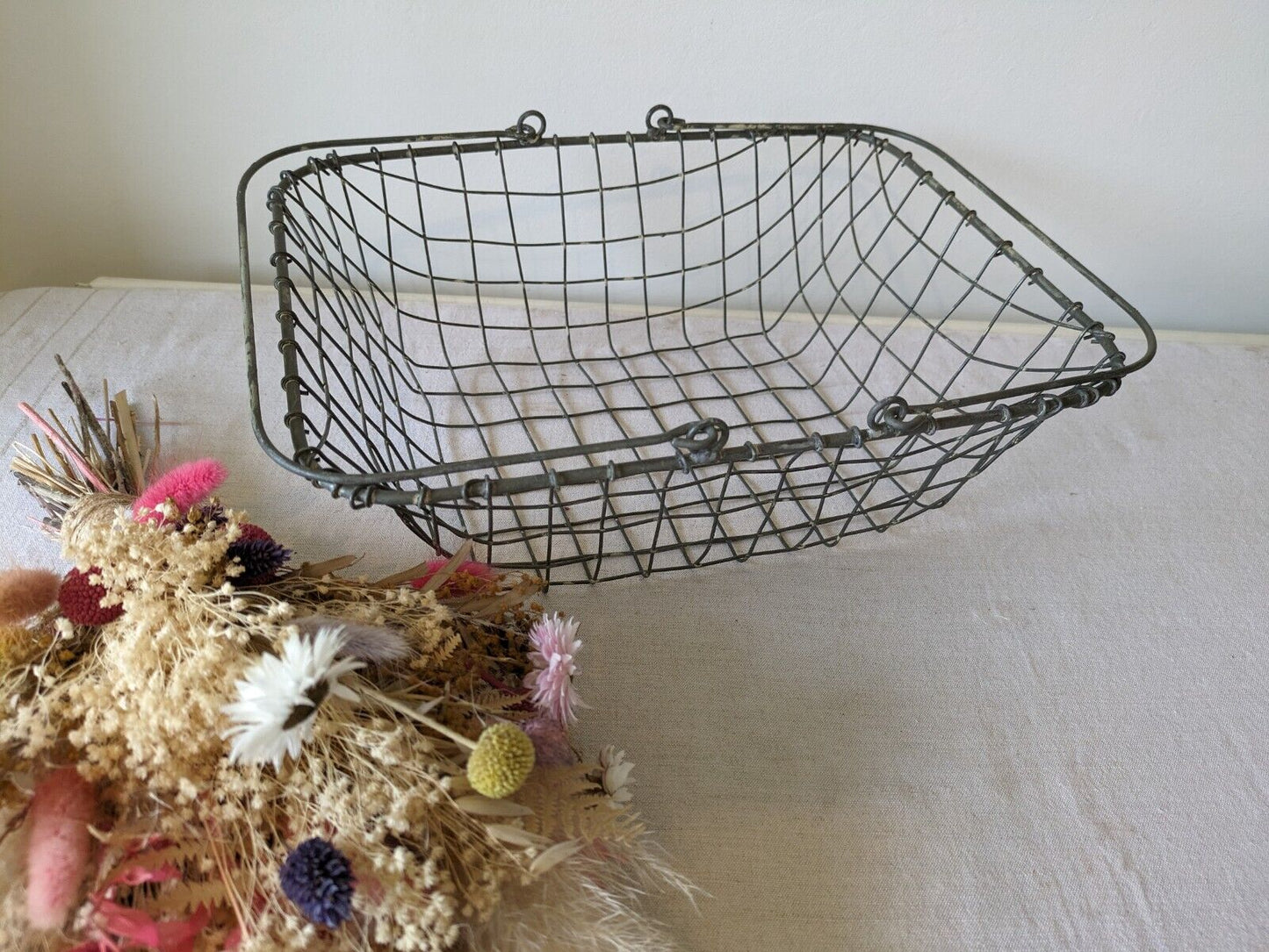 RETRO vtg 70s Metal wire shopping STORAGE BIN PROP FILM BASKET Handles Mesh Old