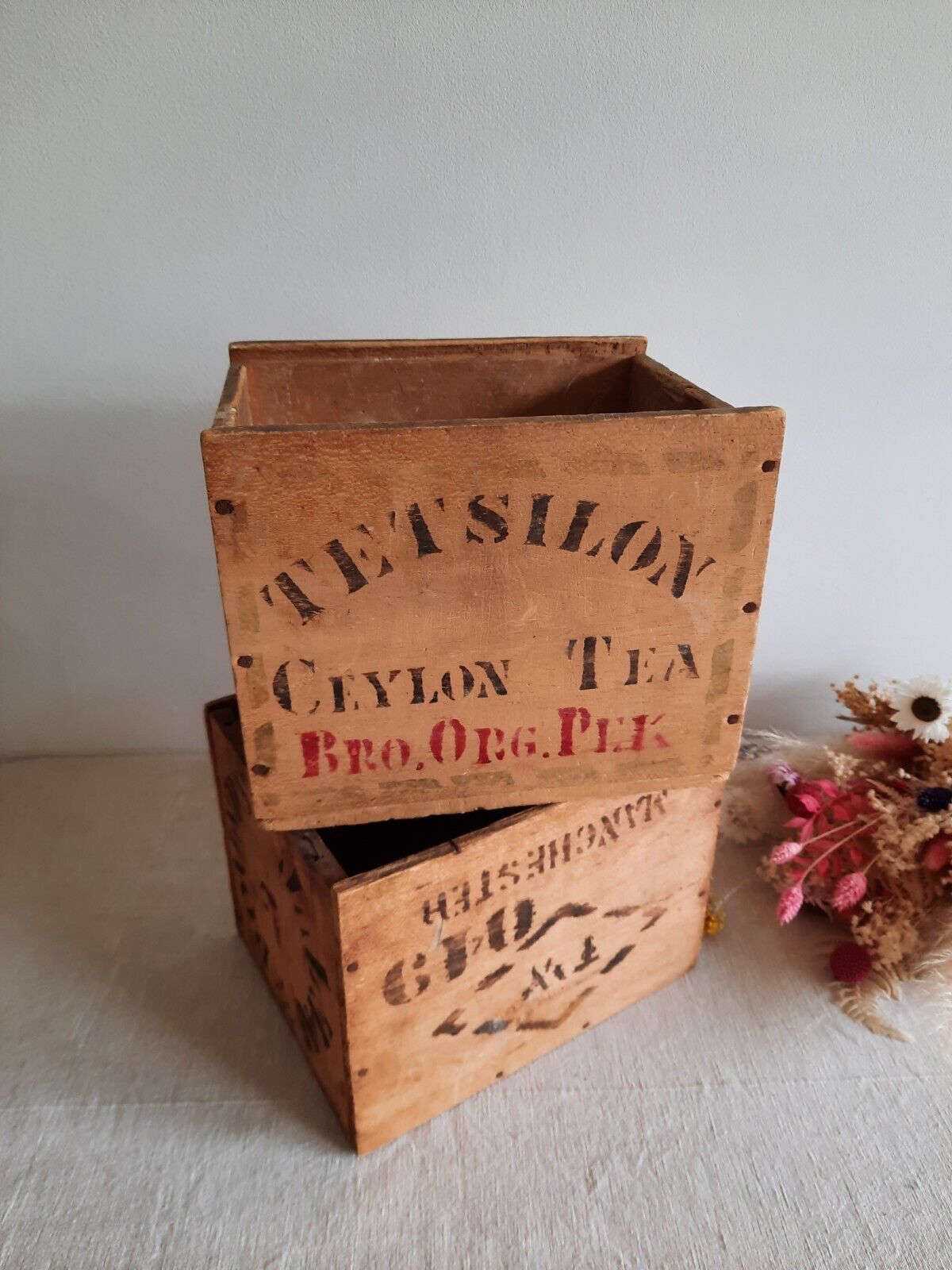 1x Vintage Tetsilon Ceylon Tea small empty open wooden box crate display prop