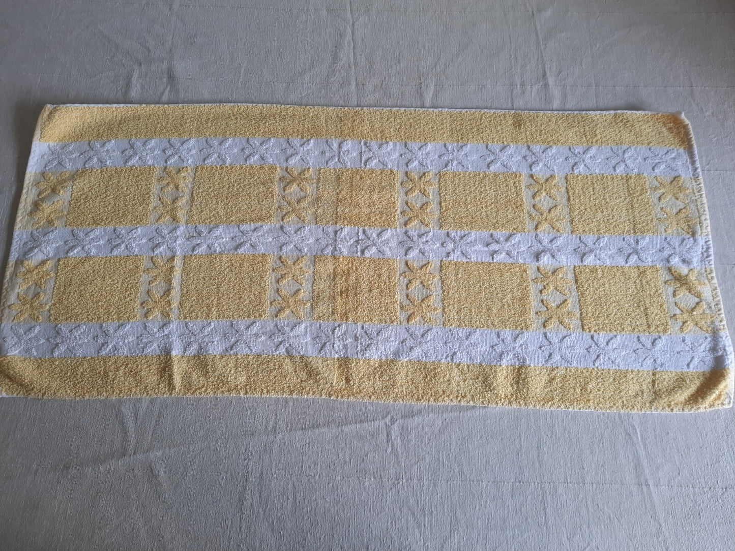 1 Vintage Towel Yellow Retro Hand bathroom prop Midcentury Cotton Floral Mcm old