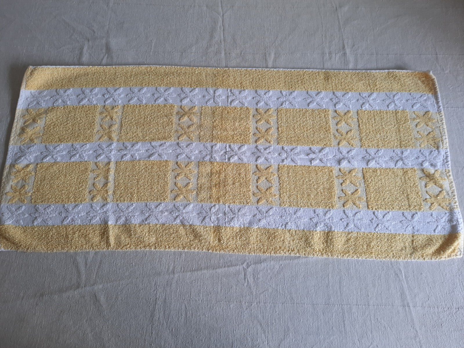 1 Vintage Towel Yellow Retro Hand bathroom prop Midcentury Cotton Floral Mcm old