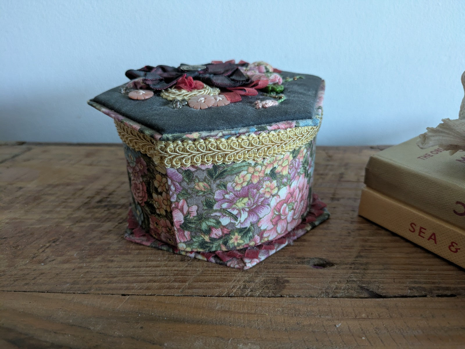 VTG Floral Fabric Covered Hexagonal Jewelry Storage Trinket Sewing Box w/Lid Vgc