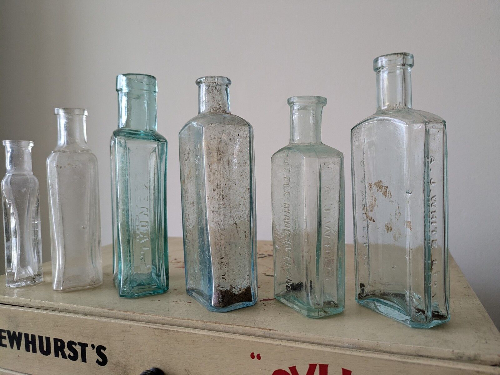 6x Antique Vintage Glass Bottles vase flower Chemist Medicine Display TEAL Prop
